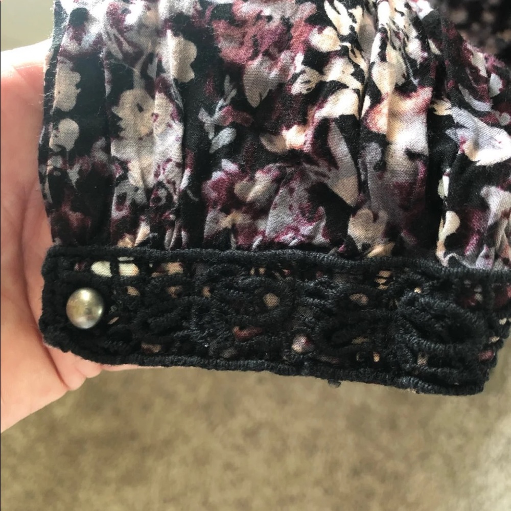 Floral blouse - Picture 3 of 5